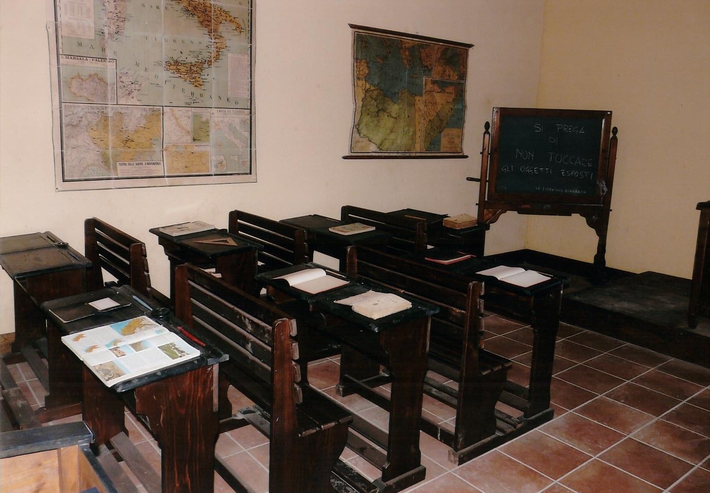 Aula scolastica museo configno angolazione 2