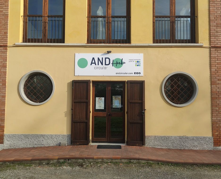 Insegna di And Circular Hub