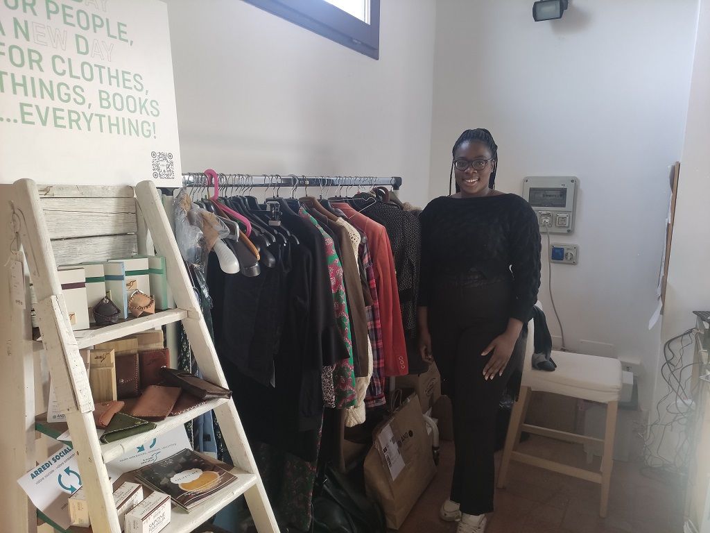 Happy, una delle persone che lavorano all'And C...