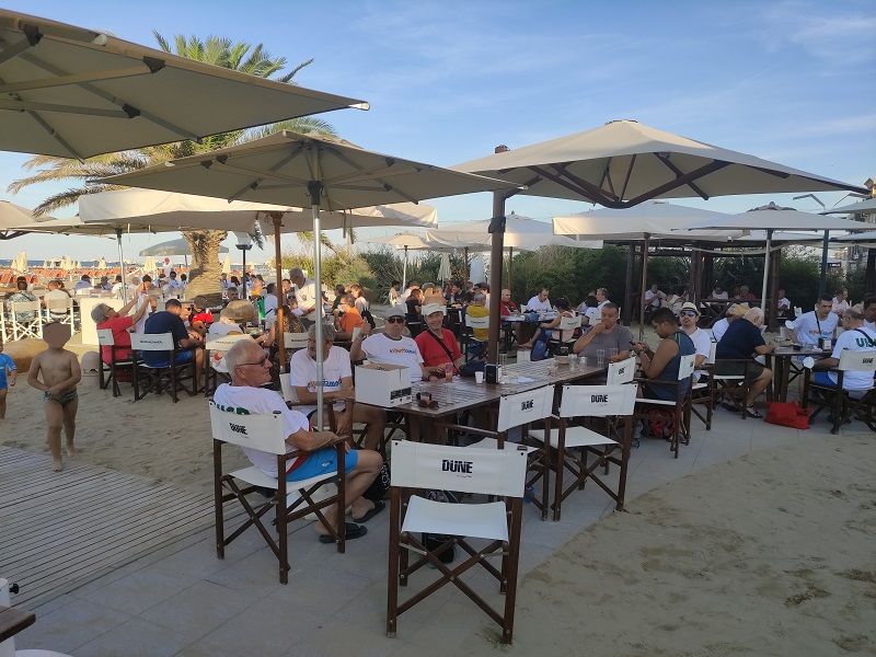 L'aperitivo di benvenuto al Dune Cafè di Viserb...