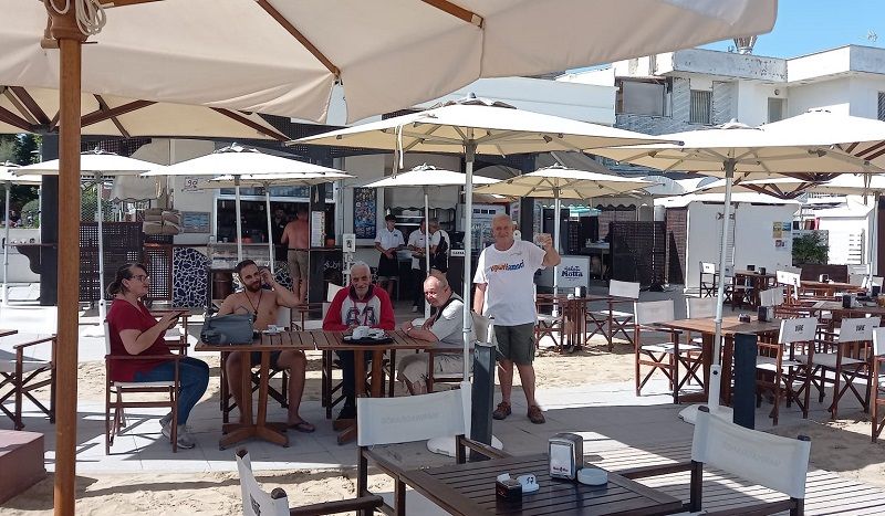 Al Dune Cafè in attesa dell'aperitivo di benvenuto