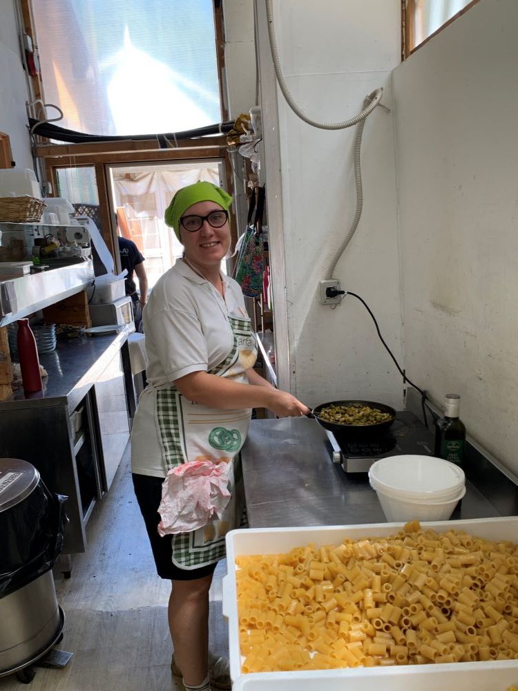 Preparazione della pasta per il pranzo