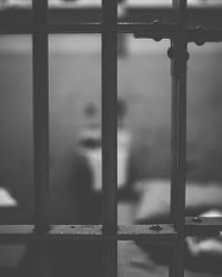 Salute mentale e carcere: quali risposte al disagio psichico dietro le sbarre?
