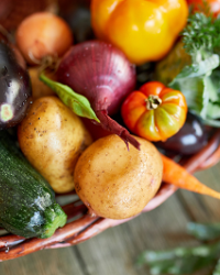 Un'alimentazione mediterranea povera per curarsi e curare il pianeta