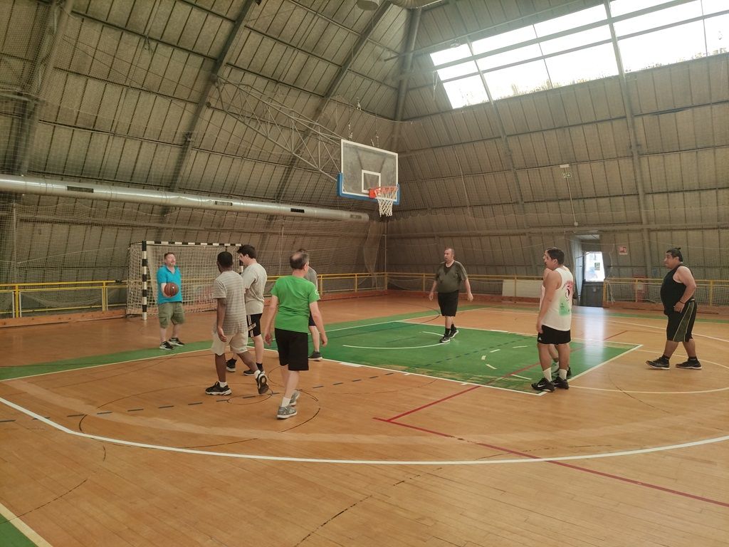 Si gioca a pallacanestro