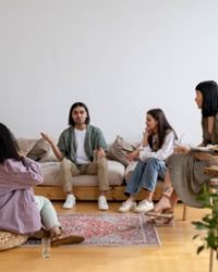 Trovare un equilibrio davanti a un gruppo di pari. L'esperienza dell'Auto mutuo aiuto