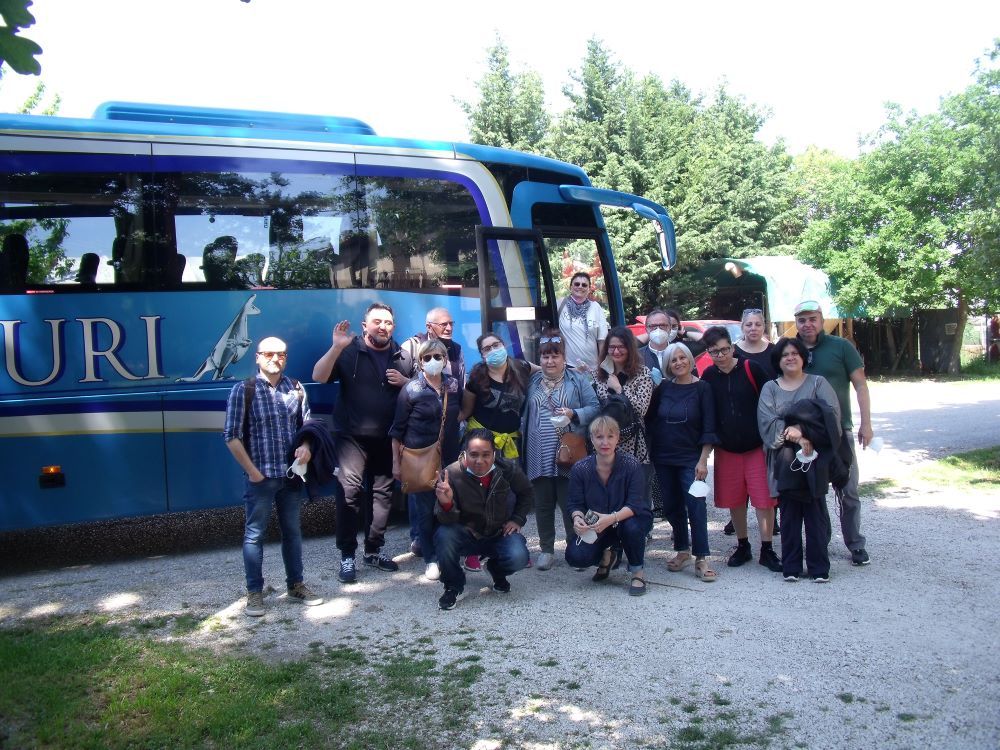 Arrivo del gruppo all'azienda agricola di Lugo ...