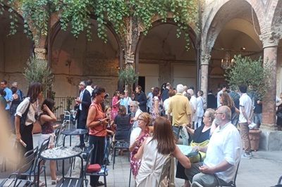 Teatro e radio per una partecipazione autentica. Intervista con Ivonne Donegani