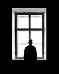 Prigionieri della propria casa. Il disagio di Hikikomori e accumulatori compulsivi
