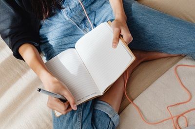 “Scrivere mi ha resa più leggera”: Antonella e il valore della narrazione nel percorso di cura